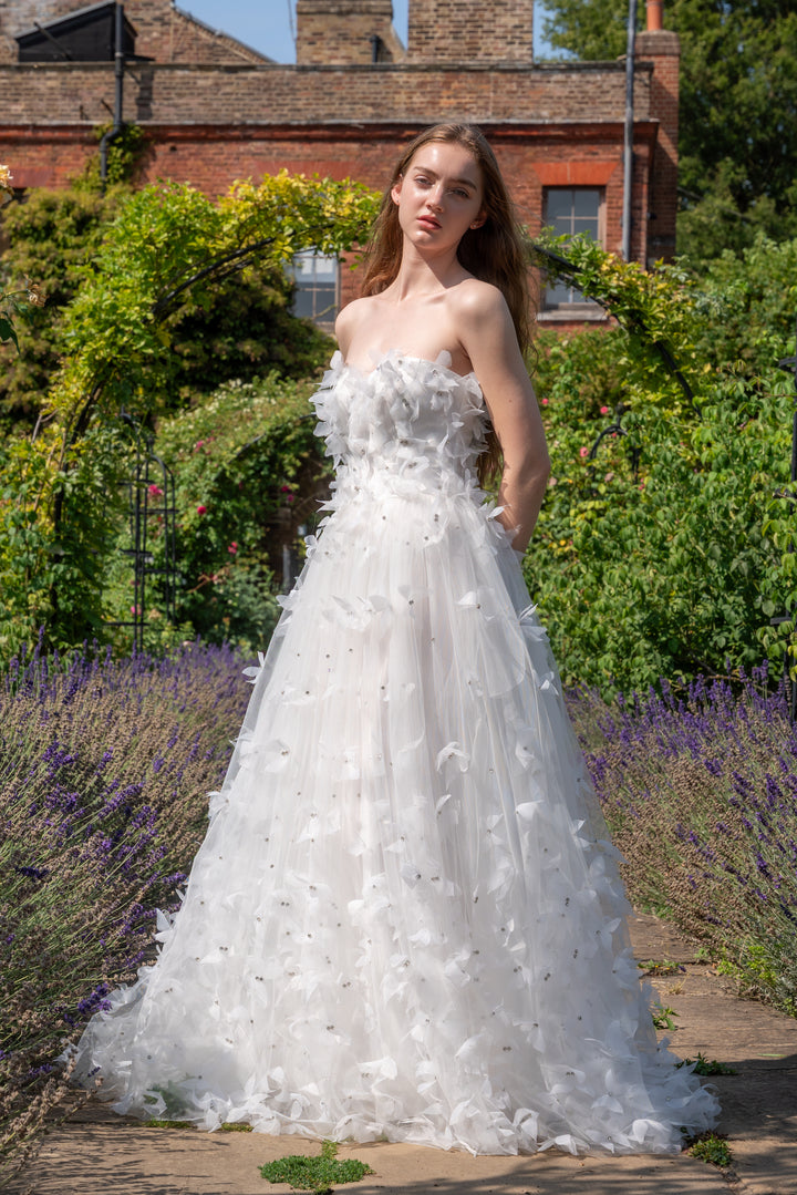 Morpho Fairytale Gown - Pearl White