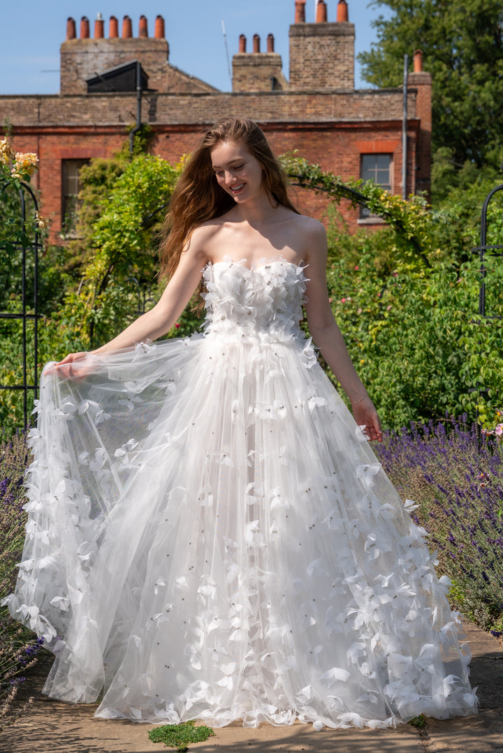 Morpho Fairytale Gown - Pearl White