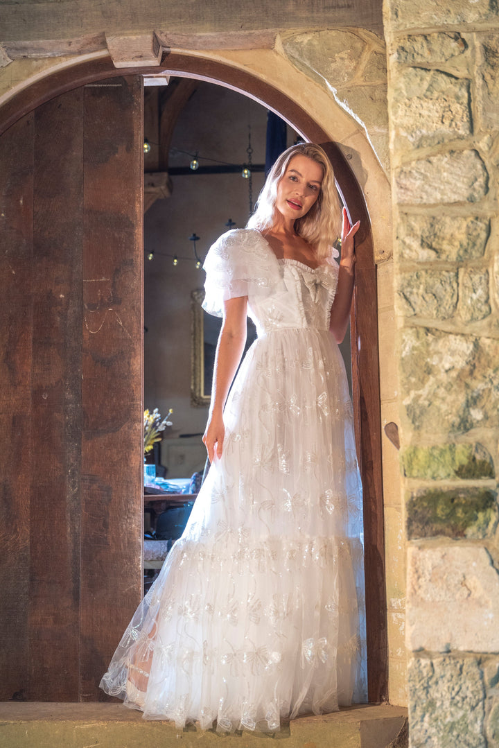 Vestido midi con lentejuelas y lazo de ángel