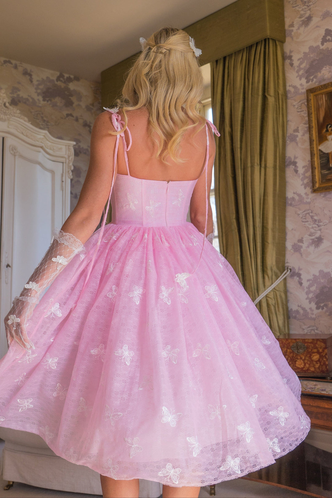 pink sky midi dress This post has been a long time in the making and it's finally here! My second @lirika.matoshi dress is this Pink Sky Midi dress. I absolutely fell in love with it when
