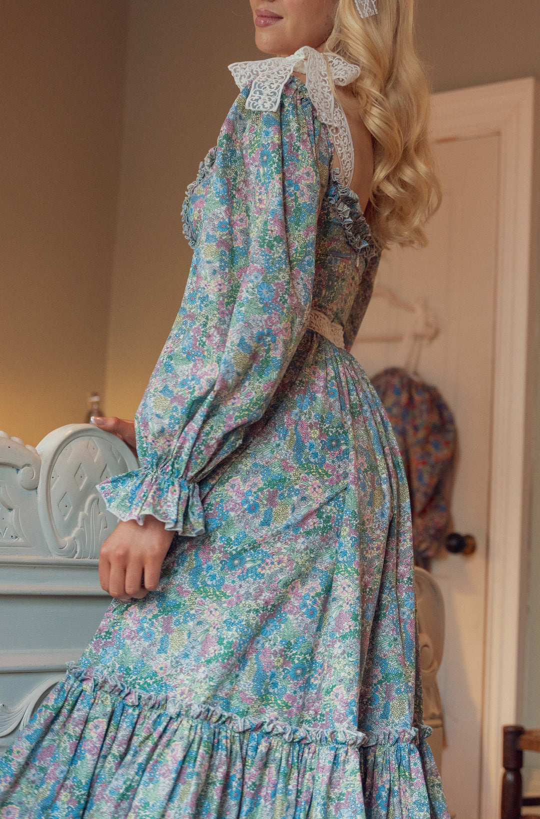 pastel floral midi dress Cream White Casual Midi Dress with Floral Print Cream White Floral / XSmall